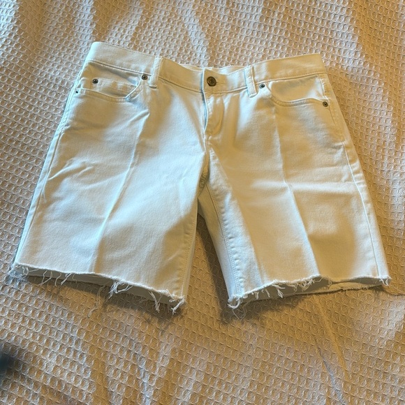 ANN Taylor Loft‎ White Denim Jean Shorts - Picture 2 of 10